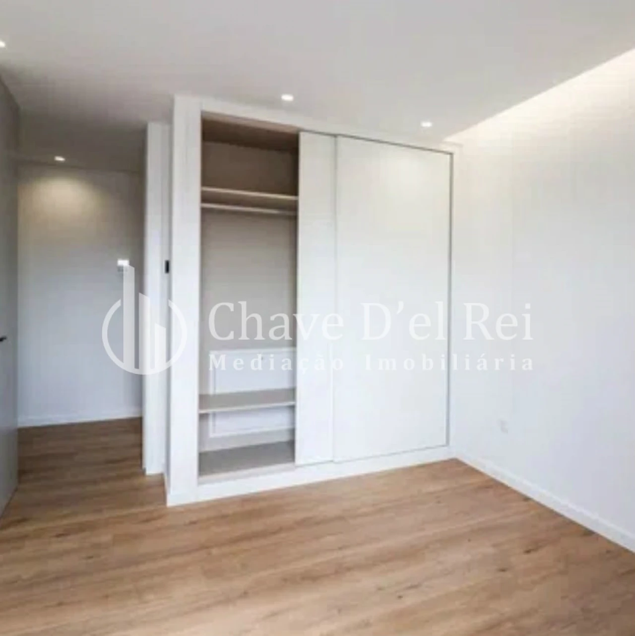 Apartamento T4 para Venda em Viseu Foto 6