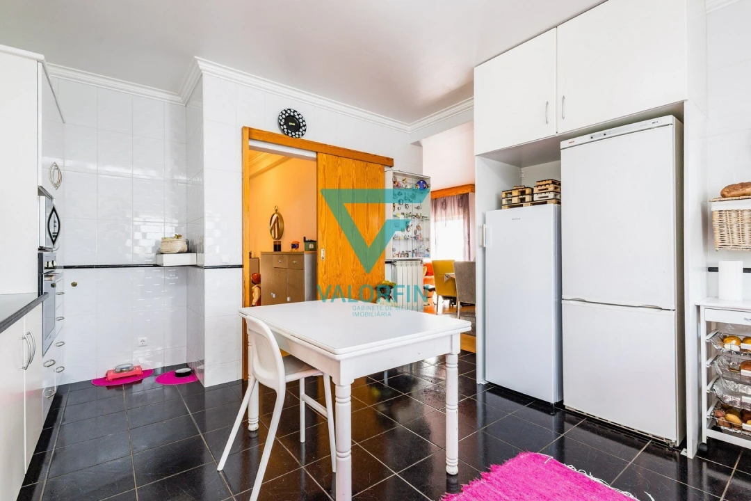 Moradia T4 para Venda em Batalha Foto 6