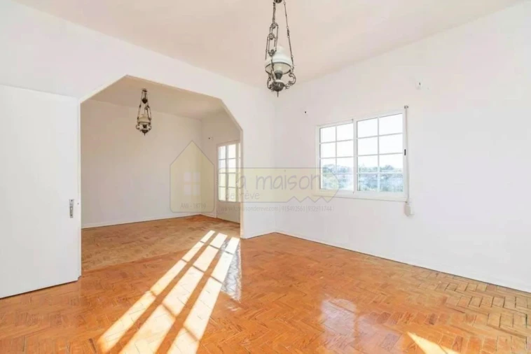 Moradia T7 para Venda em Salir Foto 19