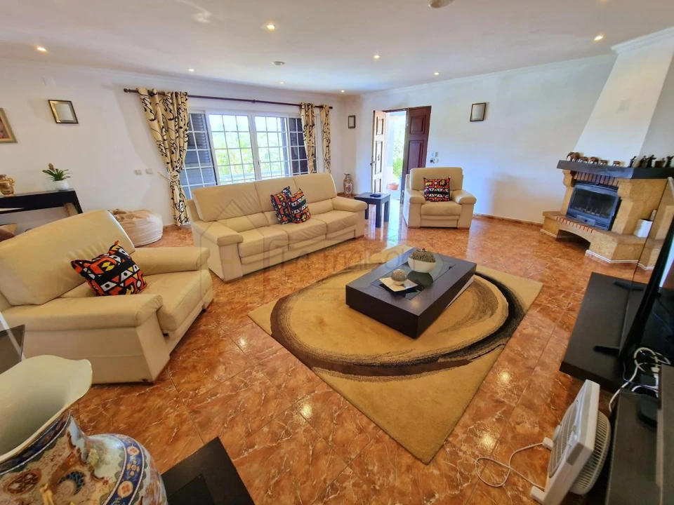 Moradia T5 para Venda em Salir Foto 6