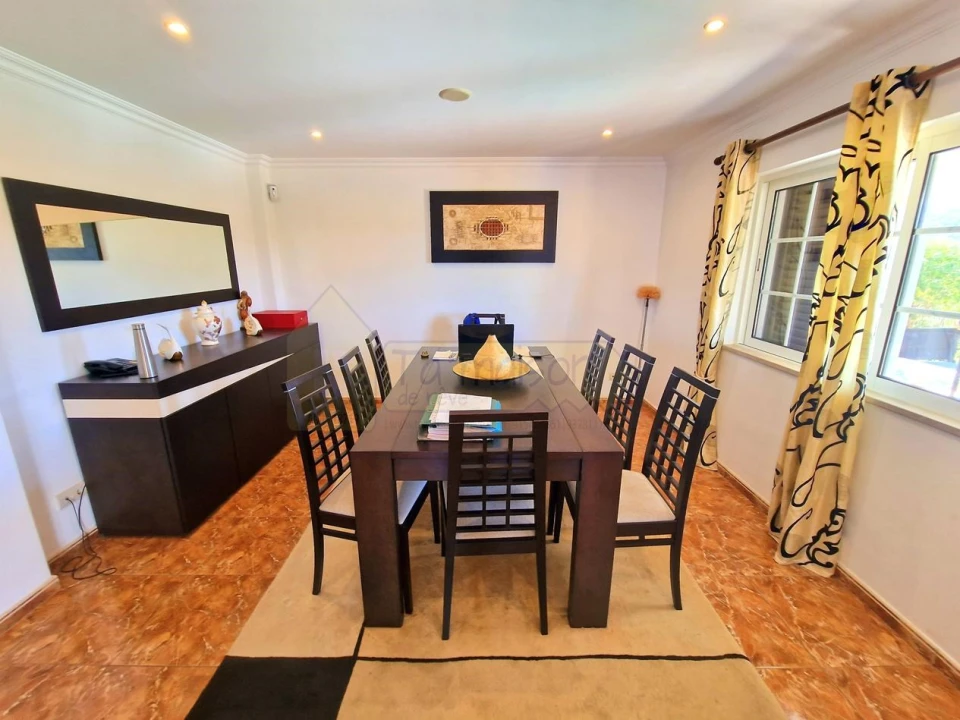 Moradia T5 para Venda em Salir Foto 8