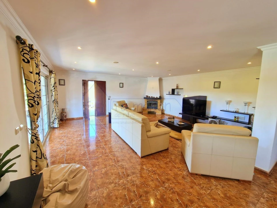 Moradia T5 para Venda em Salir Foto 9