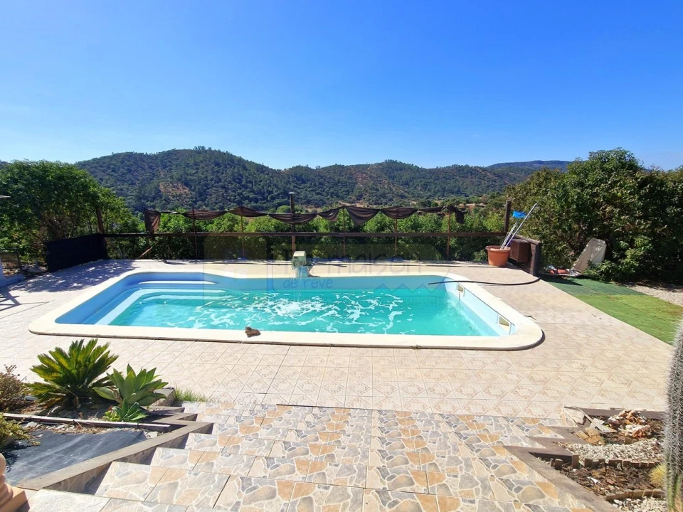 Moradia T5 para Venda em Salir Foto 1