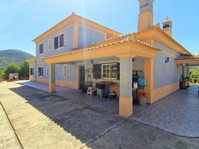 Moradia T5 para Venda em Salir Foto 4