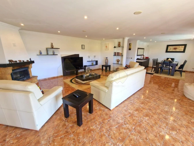 Moradia T5 para Venda em Salir Foto 7