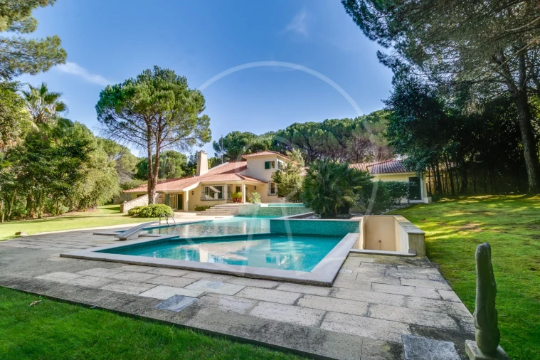 Moradia T5 para Venda em Santo Estêvão Foto 1