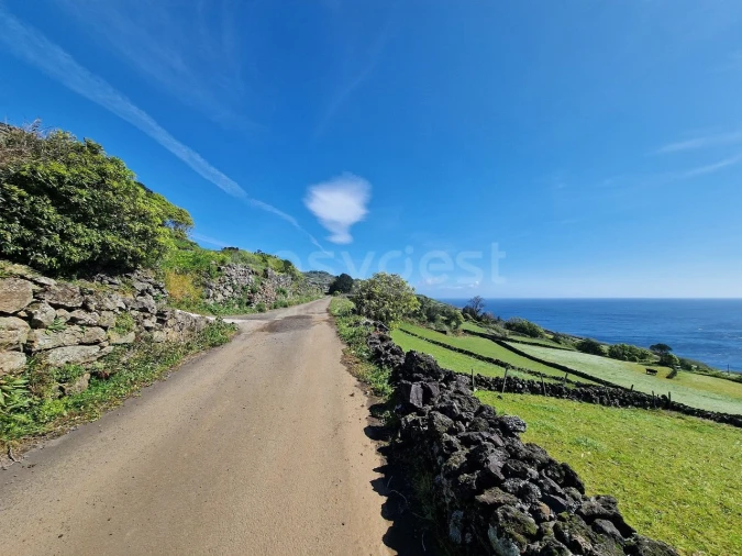 Moradia T2 para Venda em Lajes do Pico Foto 9