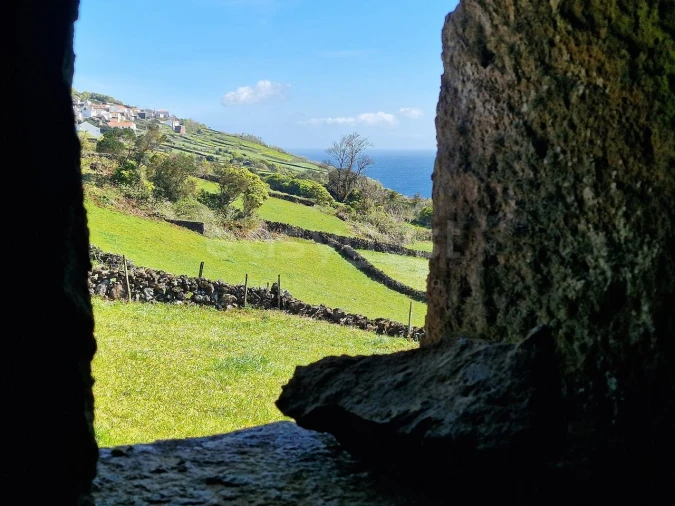 Moradia T2 para Venda em Lajes do Pico Foto 10