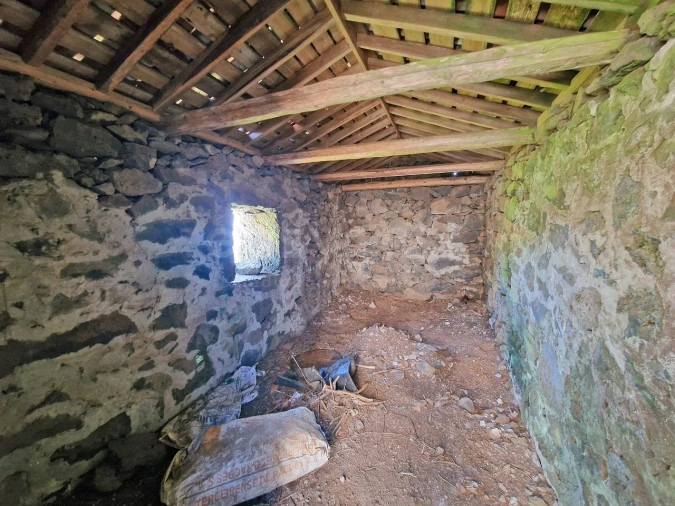 Moradia T2 para Venda em Lajes do Pico Foto 11