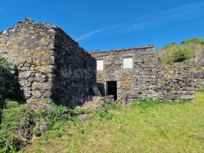 Moradia T2 para Venda em Lajes do Pico Foto 15