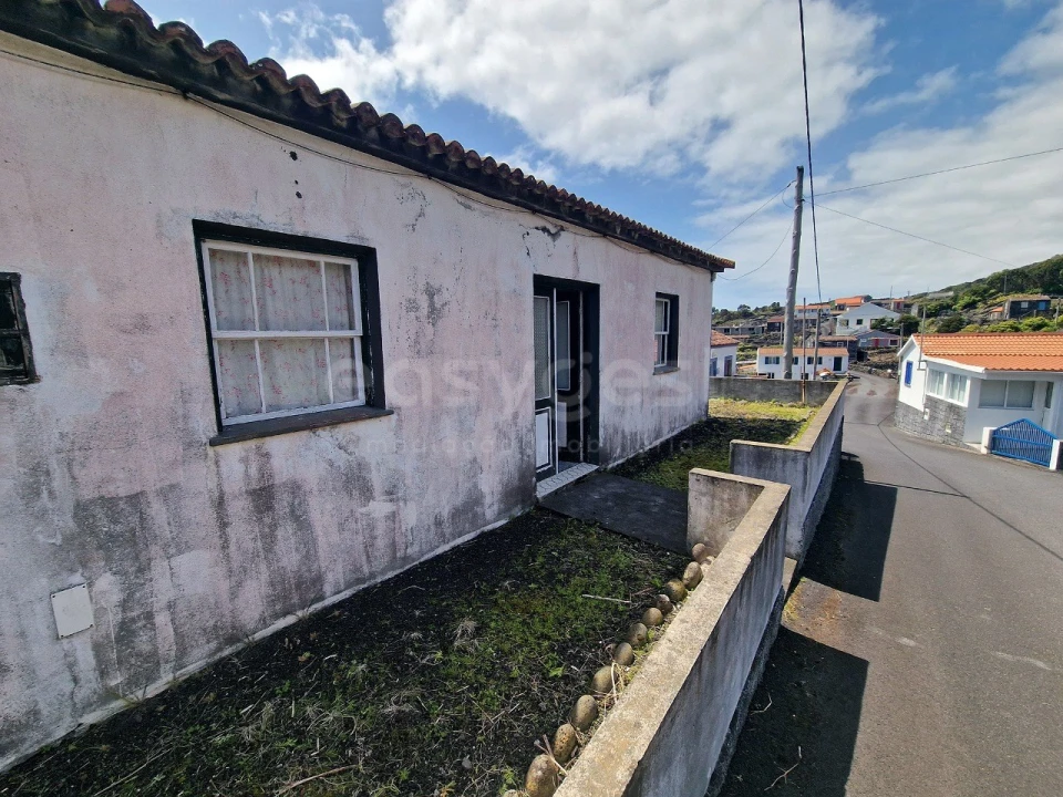 Moradia T2 para Venda em Calheta de Nesquim Foto 2