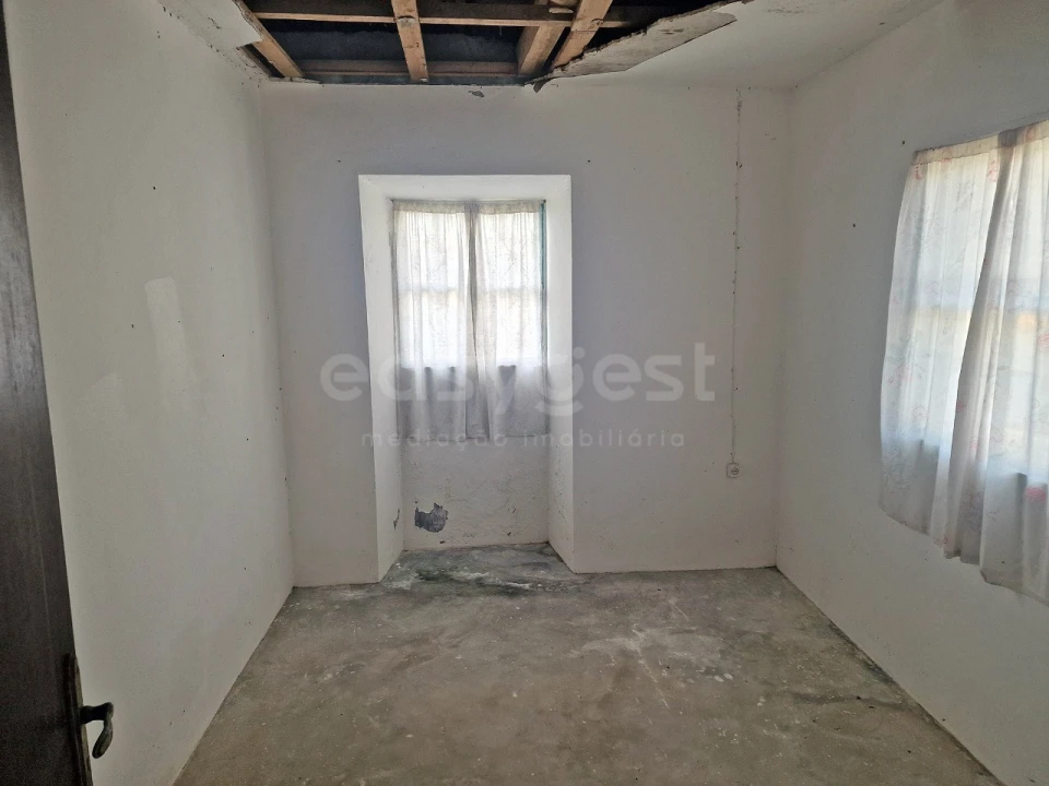 Moradia T2 para Venda em Calheta de Nesquim Foto 5