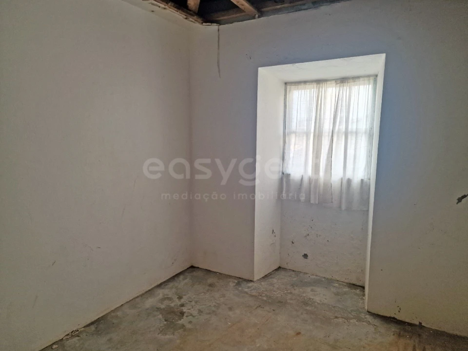 Moradia T2 para Venda em Calheta de Nesquim Foto 7