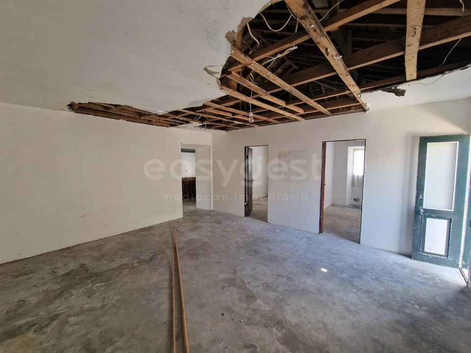 Moradia T2 para Venda em Calheta de Nesquim Foto 11