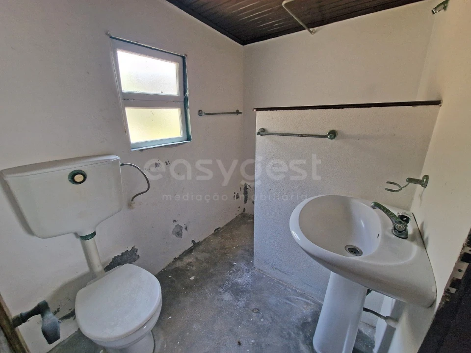 Moradia T2 para Venda em Calheta de Nesquim Foto 13