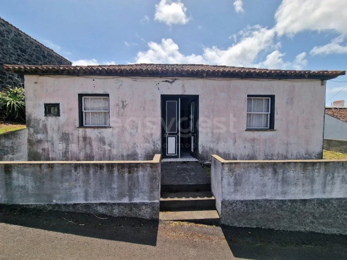 Moradia T2 para Venda em Calheta de Nesquim Foto 1