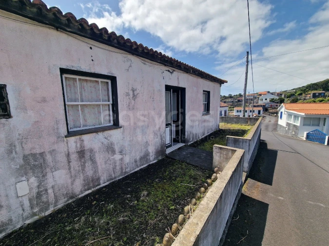 Moradia T2 para Venda em Calheta de Nesquim Foto 2