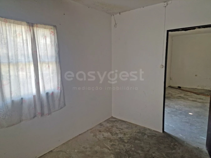 Moradia T2 para Venda em Calheta de Nesquim Foto 4