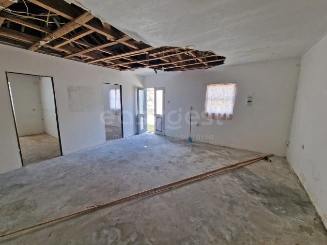 Moradia T2 para Venda em Calheta de Nesquim Foto 9