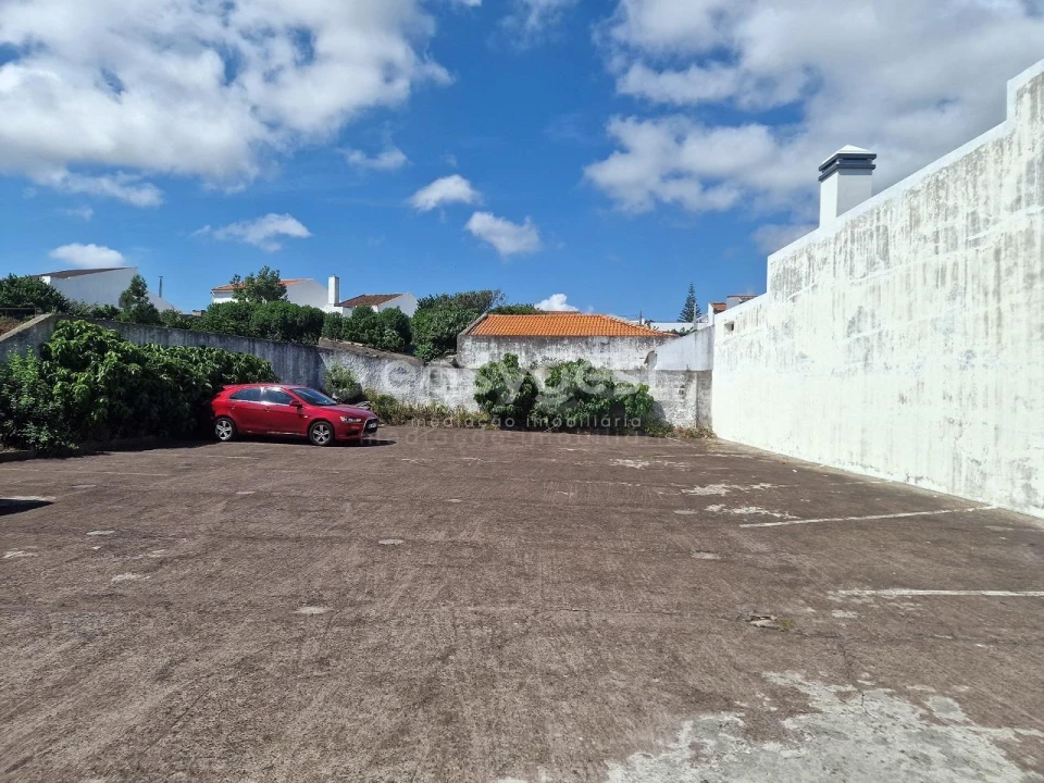 Moradia T4 para Venda em Arrifes Foto 3