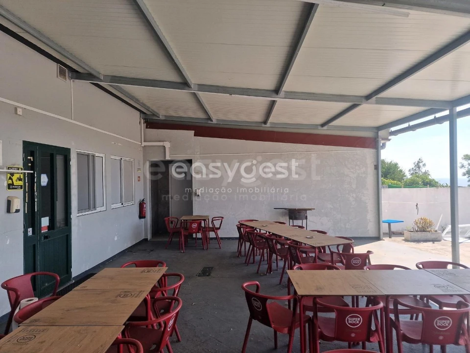 Moradia T4 para Venda em Arrifes Foto 5