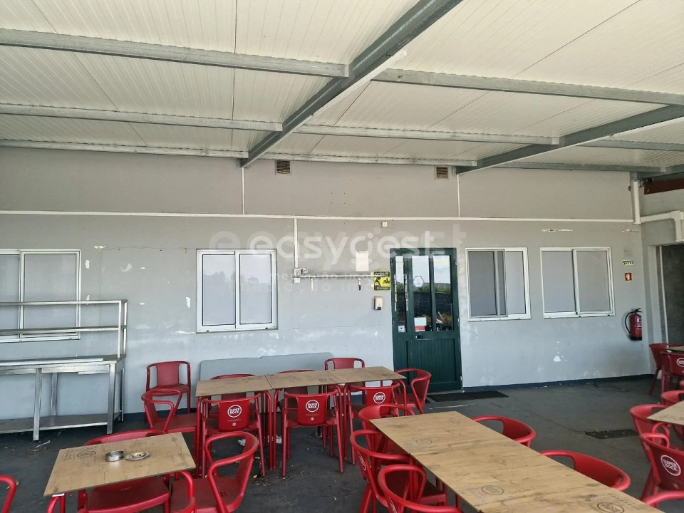 Moradia T4 para Venda em Arrifes Foto 6