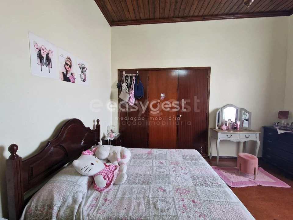 Moradia T4 para Venda em Arrifes Foto 13