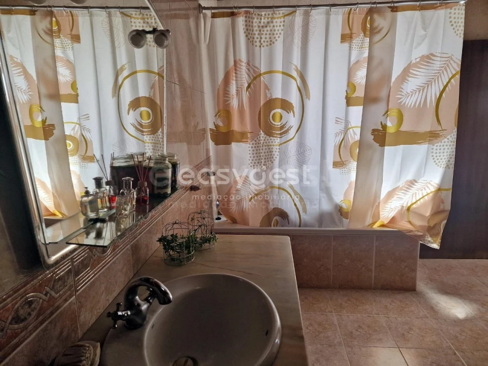 Moradia T4 para Venda em Arrifes Foto 24