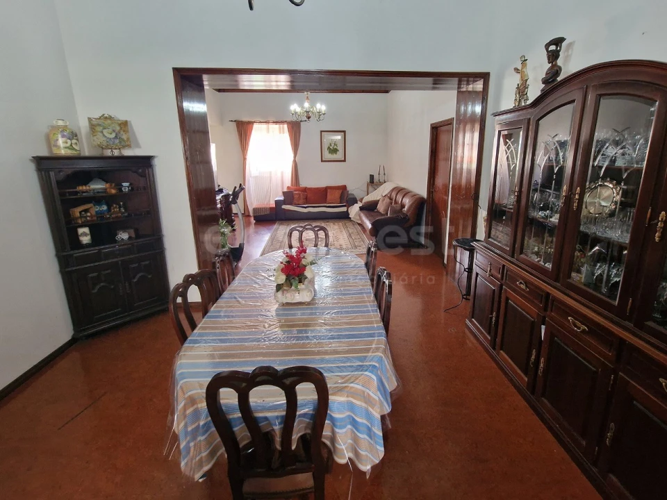 Moradia T4 para Venda em Arrifes Foto 5