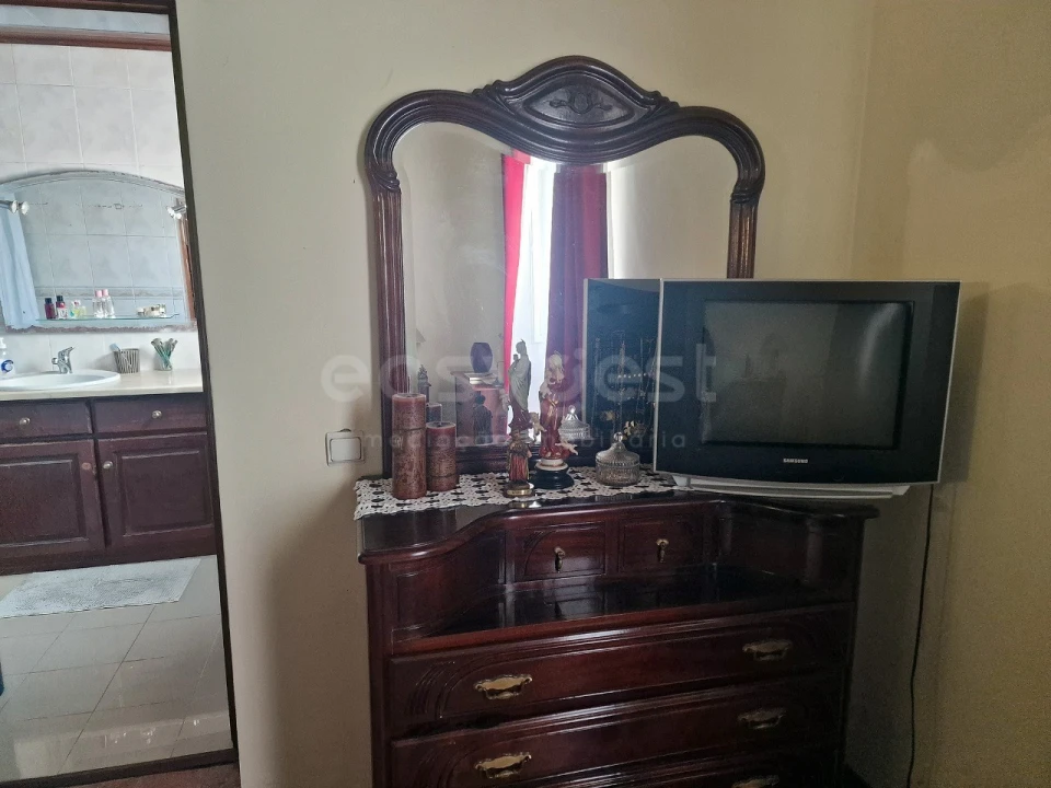 Moradia T4 para Venda em Arrifes Foto 10