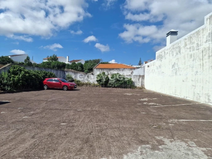 Moradia T4 para Venda em Arrifes Foto 3