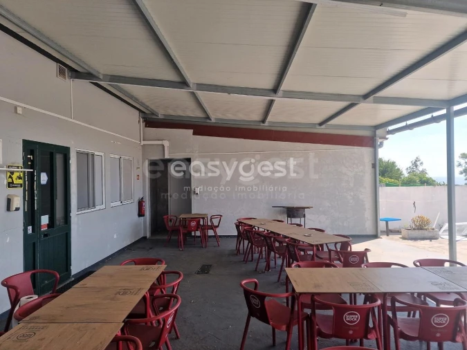 Moradia T4 para Venda em Arrifes Foto 5