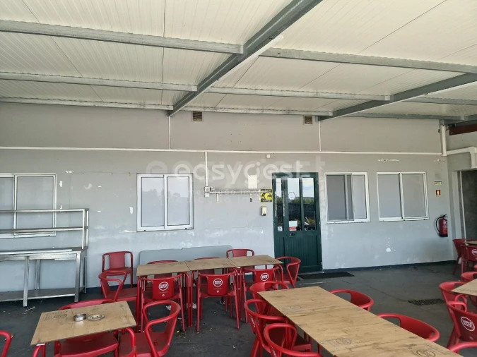 Moradia T4 para Venda em Arrifes Foto 6