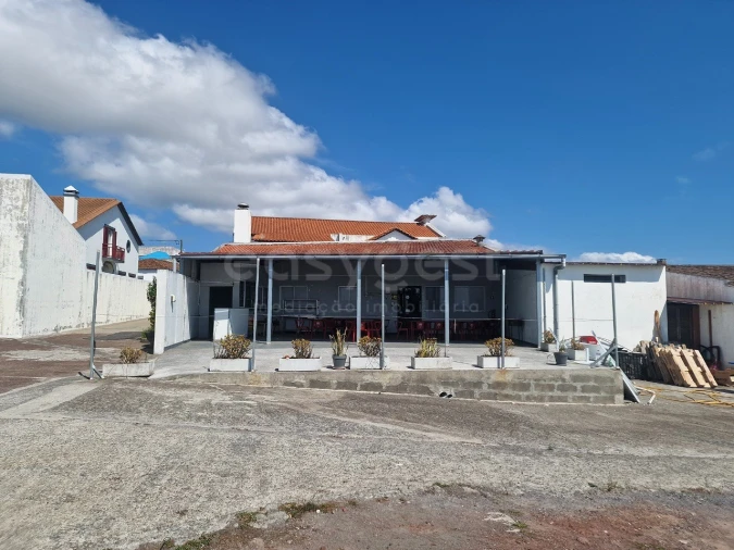 Moradia T4 para Venda em Arrifes Foto 3