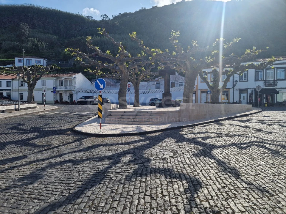 Terreno para Venda em Lajes do Pico Foto 2