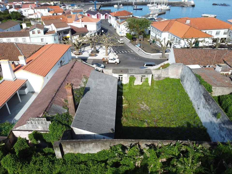 Terreno para Venda em Lajes do Pico Foto 11