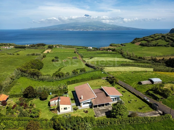 Moradia T3 para Venda em Pedro Miguel Foto 3