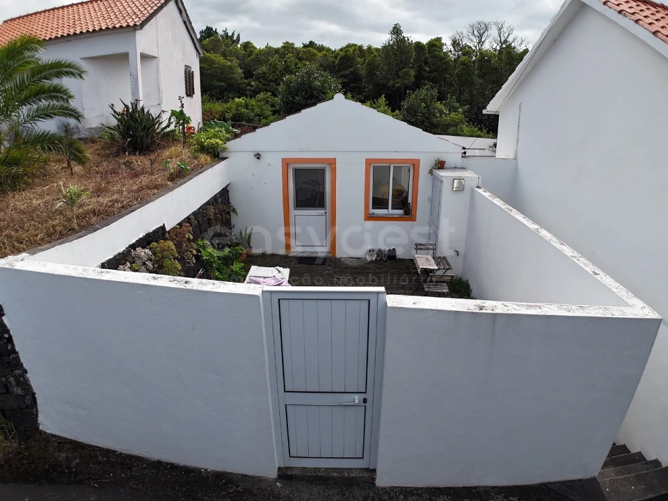 Moradia T1 para Venda em Madalena Foto 1