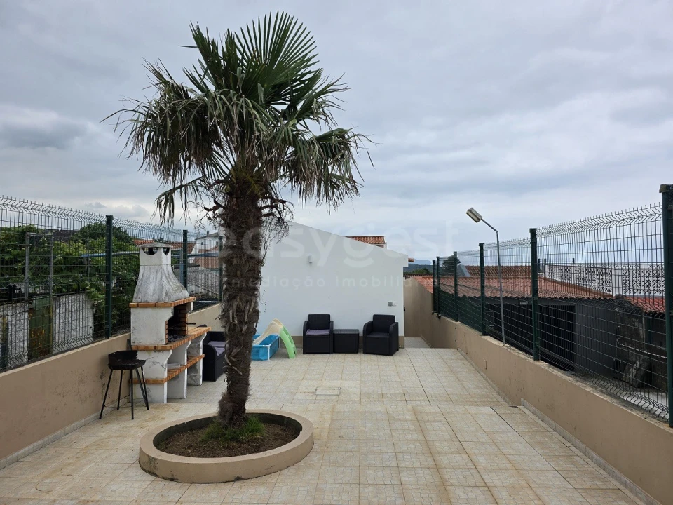 Moradia T4 para Venda em Fajã de Cima Foto 3