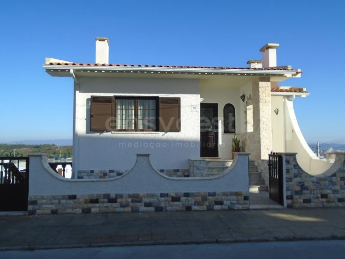 Moradia T2 para Arrendamento em Nazare