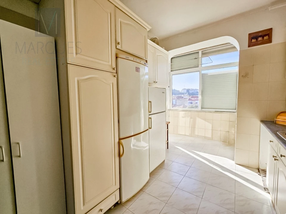 Apartamento T2 para Venda em Agualva e Mira-Sintra Foto 3