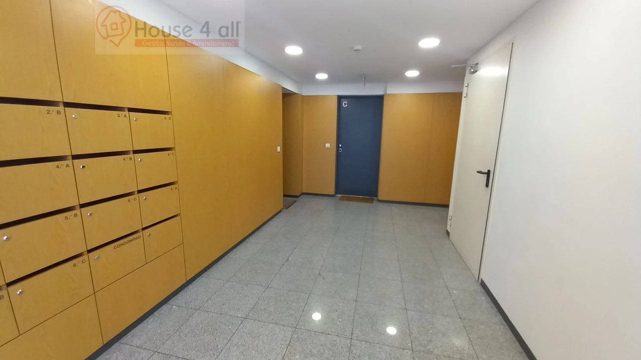 Apartamento T1 para Arrendamento em Santa Maria Maior Foto 9