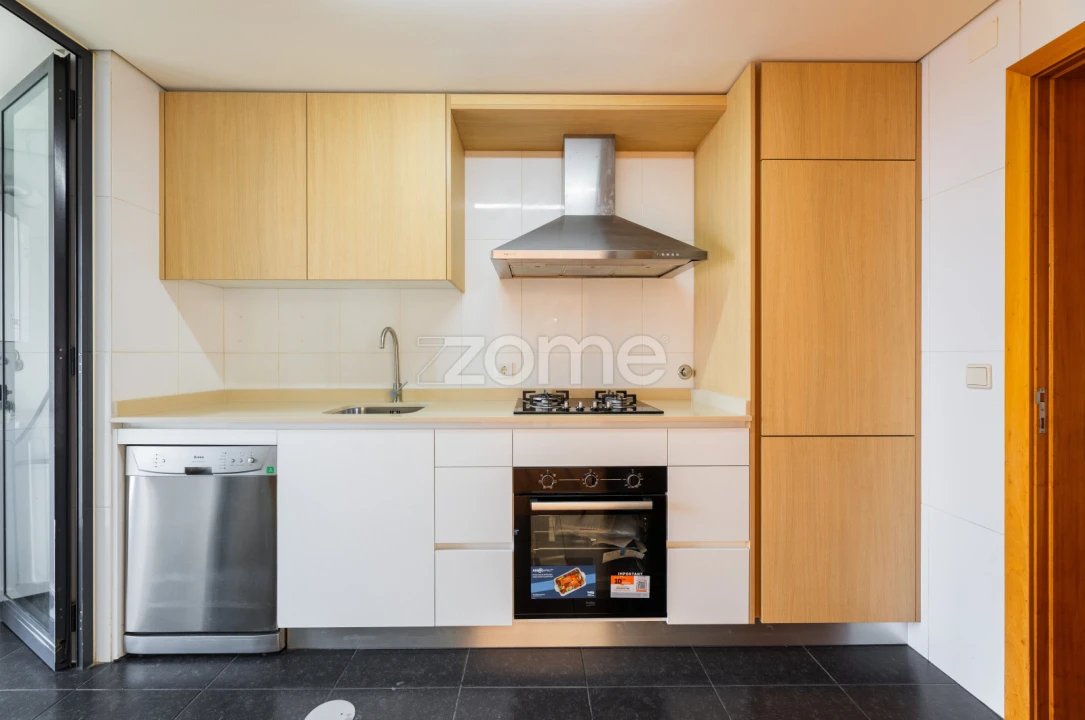 Apartamento T2 para Arrendamento em Paranhos Foto 5