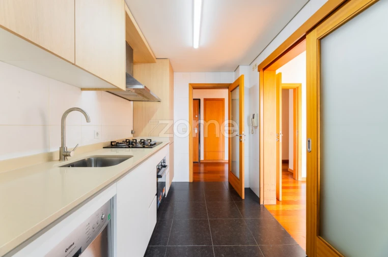 Apartamento T2 para Arrendamento em Paranhos Foto 4