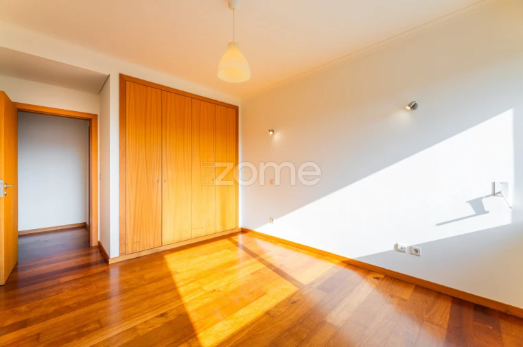 Apartamento T2 para Arrendamento em Paranhos Foto 12