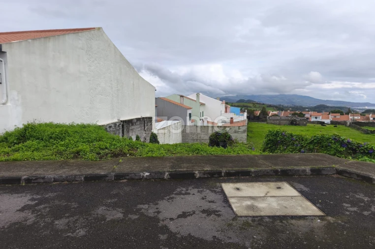 Terreno para Venda em Fajã de Cima Foto 3