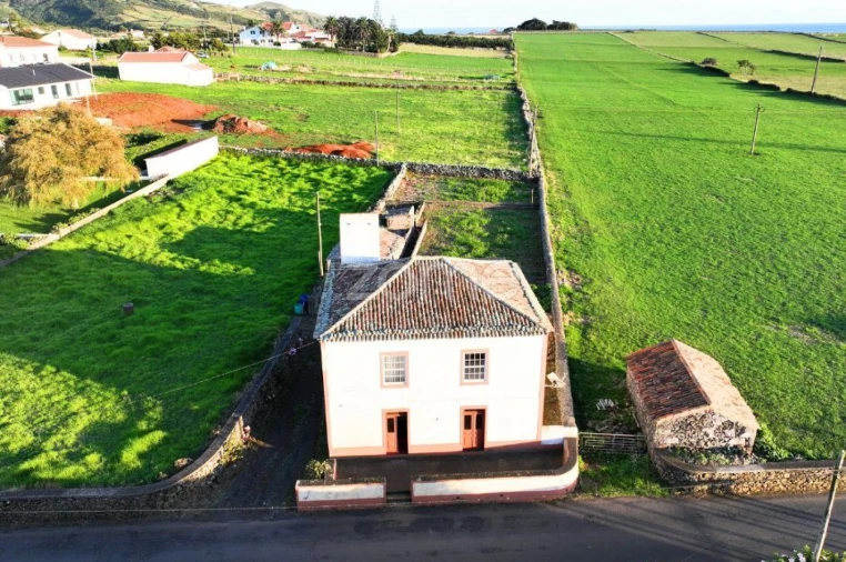 Moradia T4 para Venda em Vila do Porto Foto 2