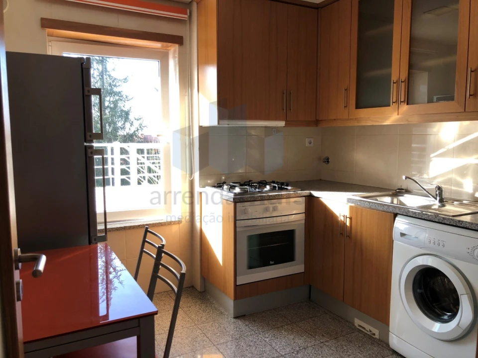 Apartamento T1 para Arrendamento em Sé Nova, Santa Cruz, Almedina e São Bartolomeu Foto 1