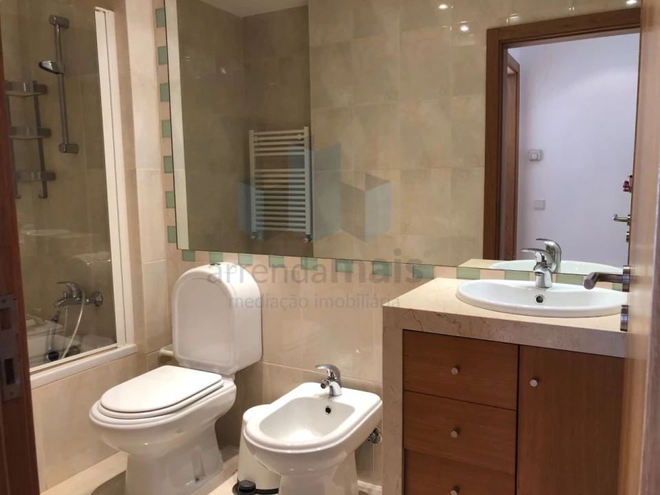 Apartamento T1 para Arrendamento em Sé Nova, Santa Cruz, Almedina e São Bartolomeu Foto 8