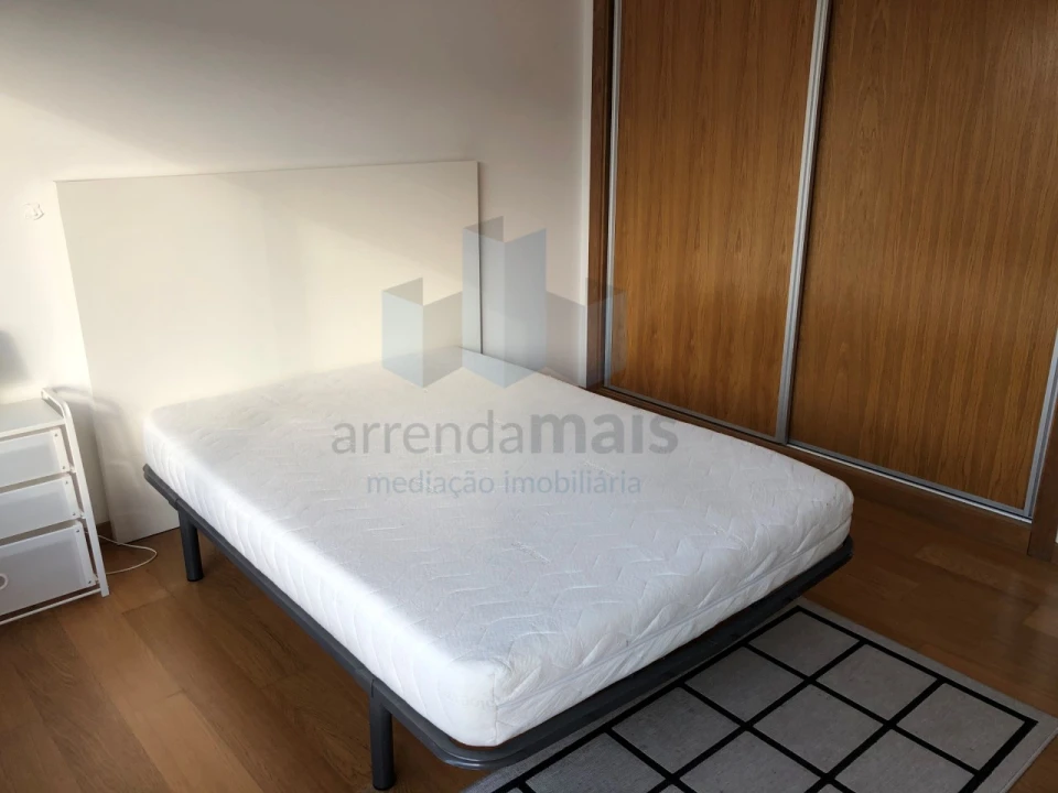 Apartamento T1 para Arrendamento em Sé Nova, Santa Cruz, Almedina e São Bartolomeu Foto 9